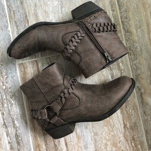 XOXO Glorious Western Bootie Taupe 8.5